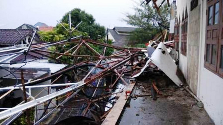 Menara RRI yang Roboh Berdiri Sebelum Ada Pemukiman