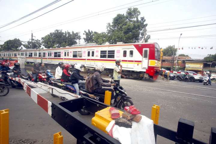 Masyarakat Diminta Tak Menerobos Palang Pintu Kereta