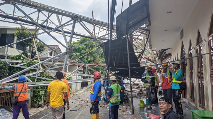 Evakuasi Ambruknya Pemancar RRI Butuh Seminggu