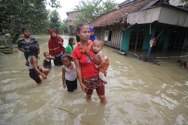 Khofifah: <i>Sandbag</i> untuk Antisipasi Sementara Banjir Bengawan Solo