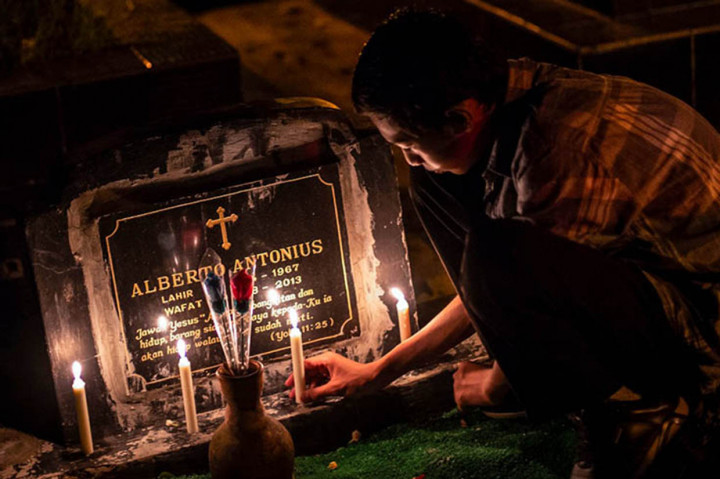 Malam Natal, Keturunan Portugis Ziarah ke Makam Leluhur