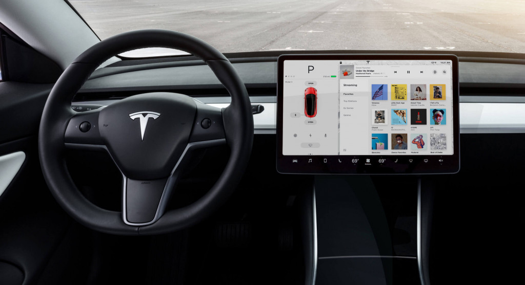 Head unit Tesla Model 3. Tesla