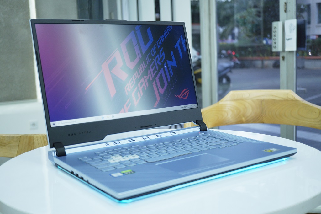 ASUS ROG Strix G Glacier Blue Laptop Gaming yang Tampil 