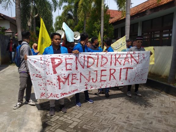 Mahasiswa Tuntut Pemerataan Guru di Bangkalan