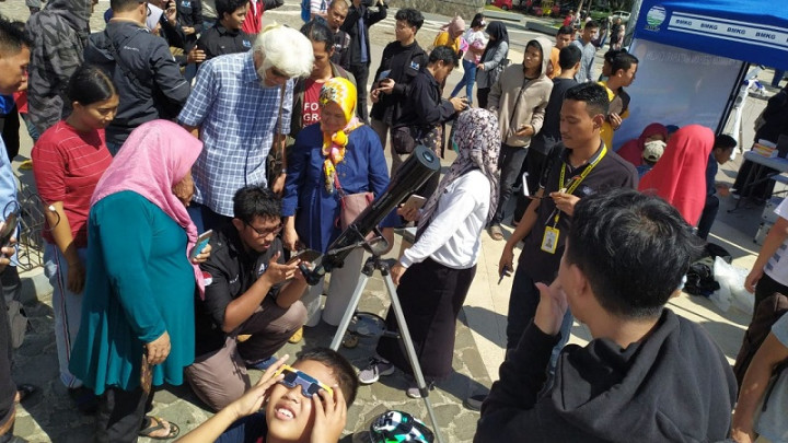 Pengamatan Gerhana Jadi Wisata Edukasi