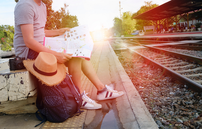 Prediskinya, akan semakin banyak orang yang lebih memilih untuk menggunakan kereta api di tahun 2020 saat traveling. (Foto: Pexels.com)