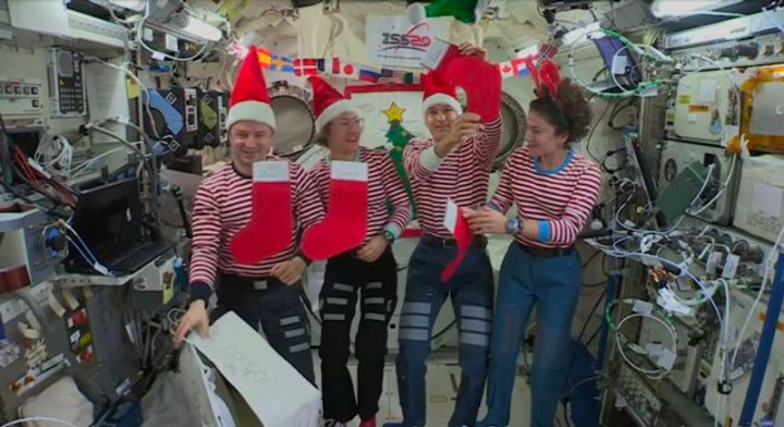 Astronot Kirim Pesan Natal dari Luar Angkasa