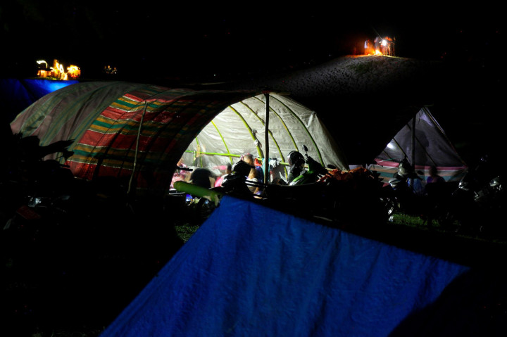 Kenang Tragedi 15 Tahun Lalu, Warga Berkemah di Bekas Lahan Tsunami