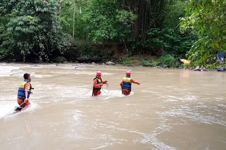 Tim SAR Susuri Sungai Cari Korban Bus Sriwijaya