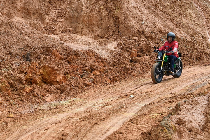 Hobi Naik Motor, Safety Gear Jokowi Masih Kurang