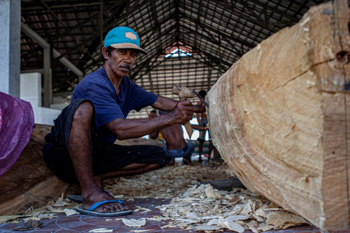 Arang Kayu Indonesia Laku Keras di Arab Saudi