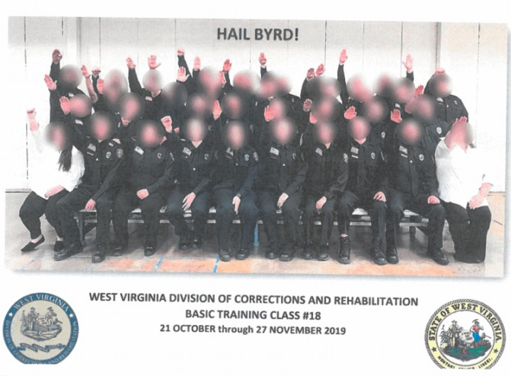 Beri Hormat Ala Nazi, Petugas Keamanan Penjara AS Dipecat