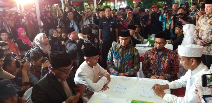 Anies Jadi Saksi Nikah Massal