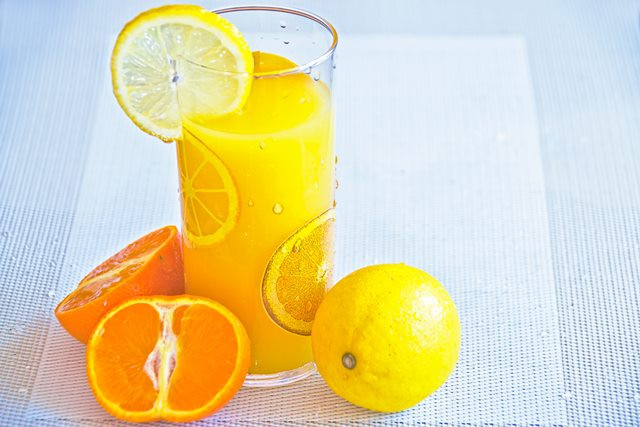 Mengonsumsi vitamin C alami secara langsung akan lebih baik. (Foto: Pexels.com)