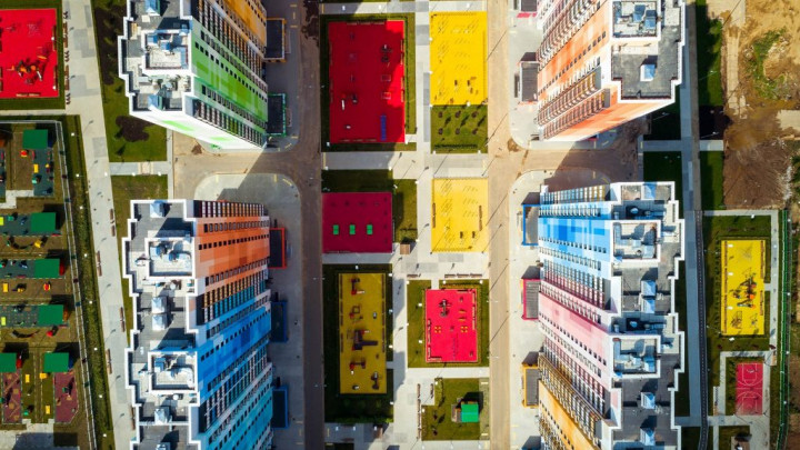 Apartemen Penuh Warna dan Corak di Moskow