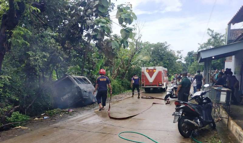 Angkutan Desa Terbakar Usai Isi BBM Medcom id