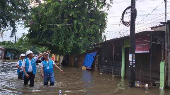 PLN Inspeksi Gardu Tergenang Banjir
