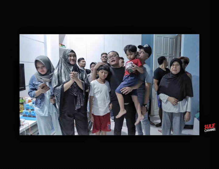 Sule dan Rizky Febian Sudah Tiba Saat Jenazah Lina Dimandikan