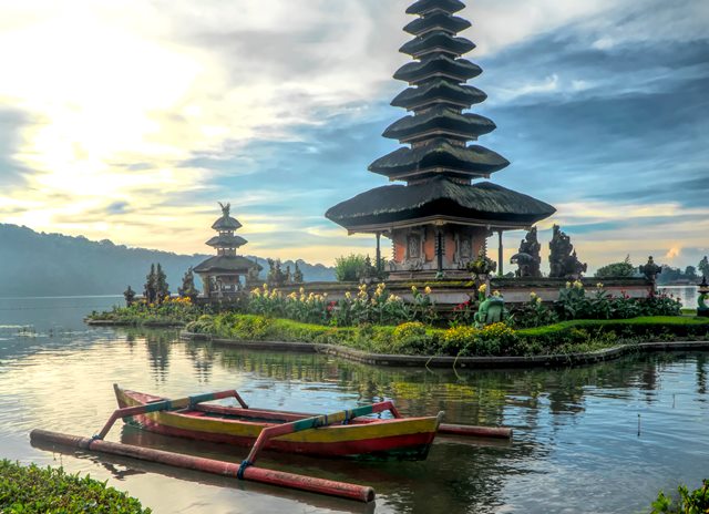 Tren Perjalanan Wisata