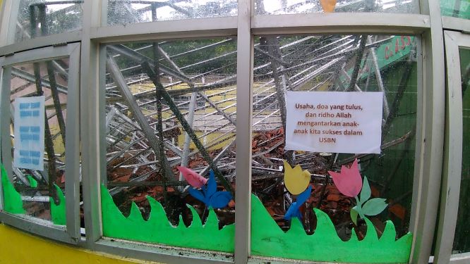 SD di Cibinong Roboh, Siswa Belajar di Tenda Darurat