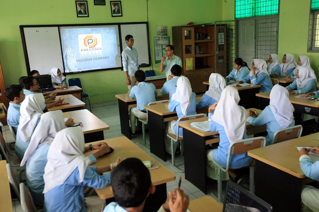 Guru Asn Di Sekolah Swasta Ditarik Kembali Ke Negeri Medcomid