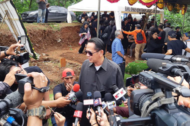 Ray Sahetapy Sulit Menerima Kepergian Ria Irawan