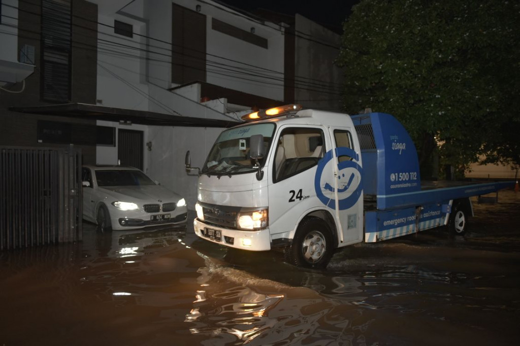  Mobil Terkena Banjir  Gini Langkah Mudah Klaim Asuransi 