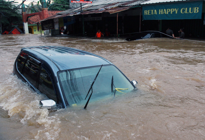 Daihatsu Anda Terendam Banjir? Manfaatkan Layanan Khusus di Bengkel Resmi