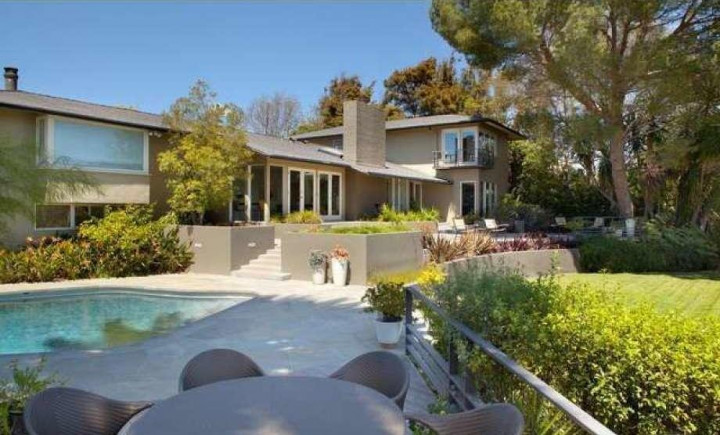 Pasangan Selebritas Jual Rumah Rp125 Miliar