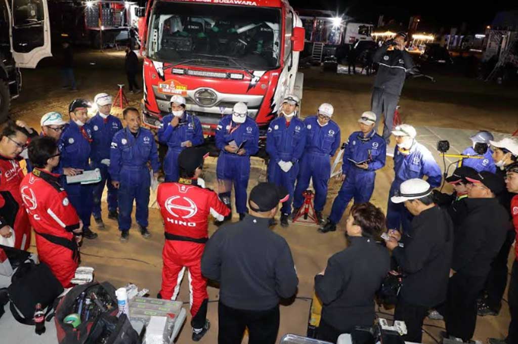 Komposisi baru Tim Hino Sugawara. Hino