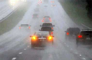 Pahami Lampu Hazard Sebagai Tanda Darurat