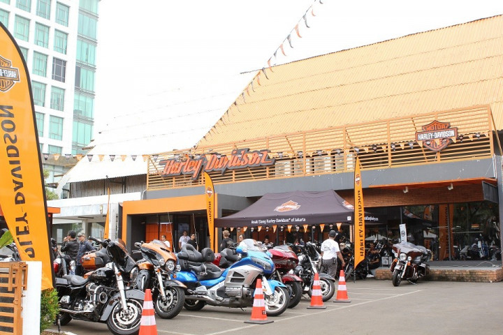 Bikers Harley-Davidson Salurkan Bantuan untuk Korban Longsor di Lebak