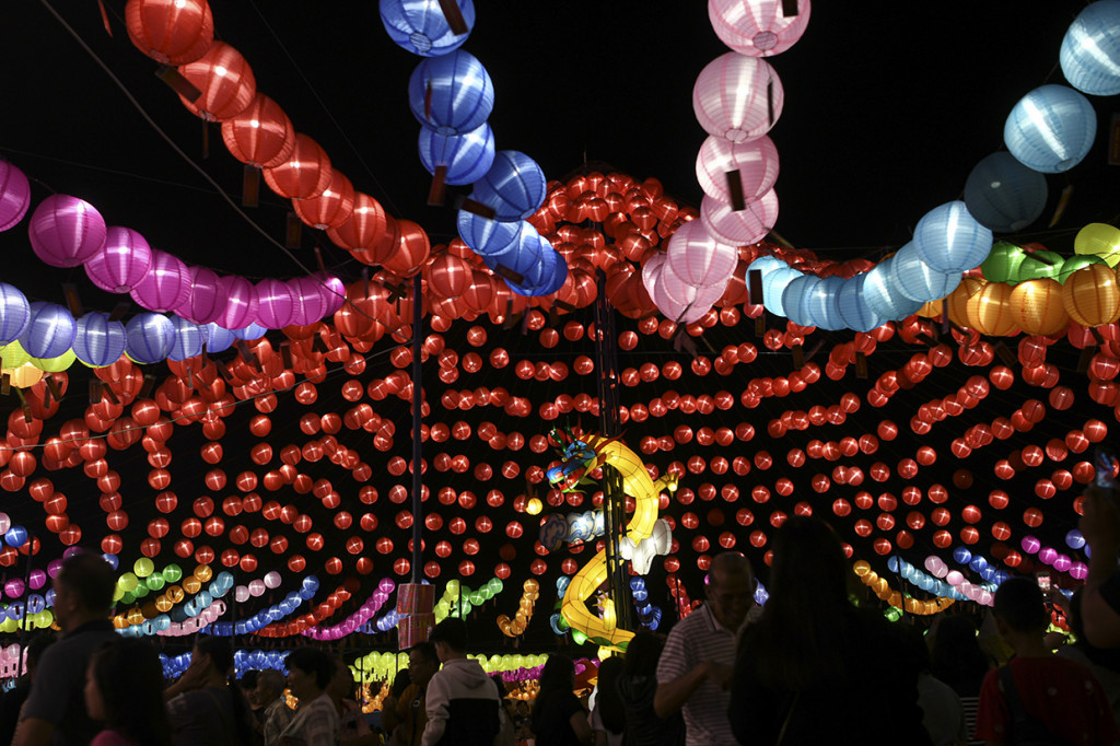 10.000 Lampion Hiasi Sriwijaya Latern Festival