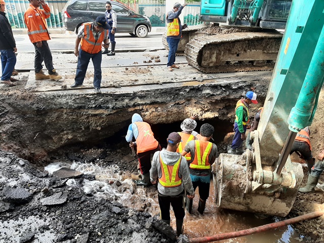 PDAM Ogah Disalahkan Terkait Amblesnya Jalan Daan Mogot