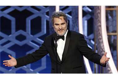 Jaoquin Phoenix Ditangkap karena Kampanye Perubahan Iklim