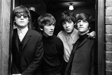Kertas Lirik Asli Lagu The Beatles Dilelang Rp2,7 Miliar