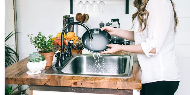 Cara Membersihkan Spons Cuci Piring