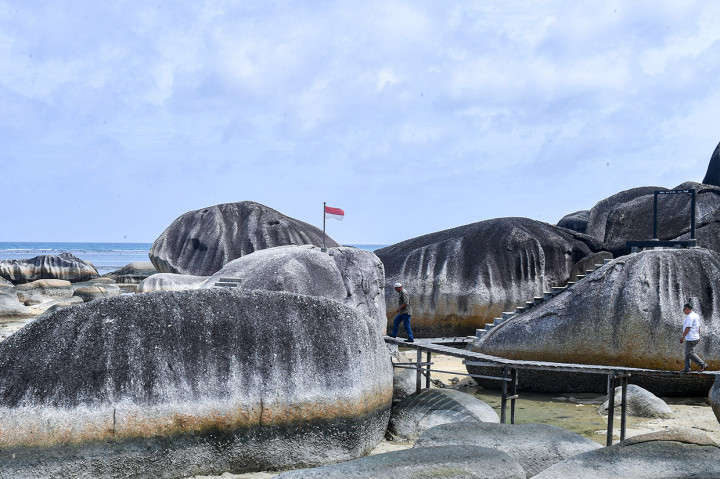 Keindahan Taman Bumi Alif Stone Park di Natuna