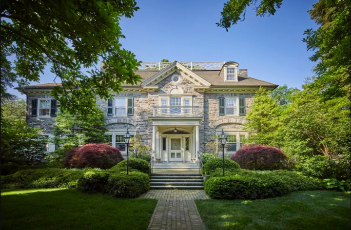 Rumah Ratusan Tahun Dijual Rp49 Miliar