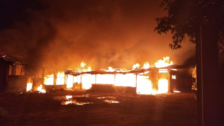Gudang Pamper di Cirebon Terbakar