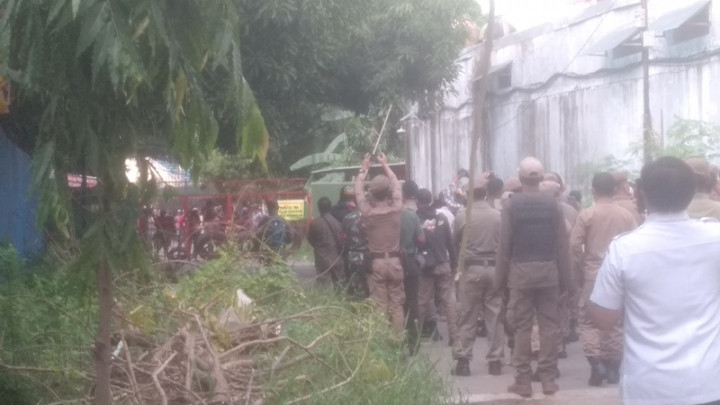 Penertiban Stadion Mattoanging Ricuh, 3 Satpol PP Cedera