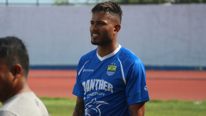 Calon Pengganti Ezechiel N'Douassel Lolos Tes Medis