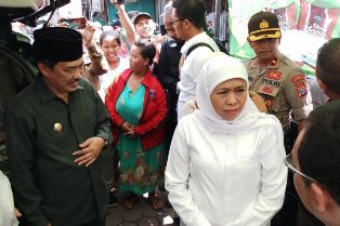 Khofifah Minta Satgas Pangan Pantau Pasokan Gula