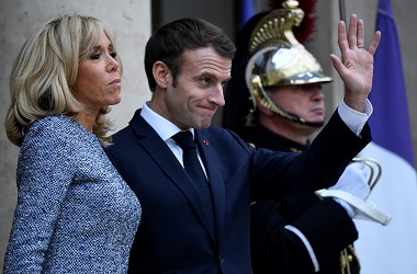 Macron Dievakuasi dari Teater Paris