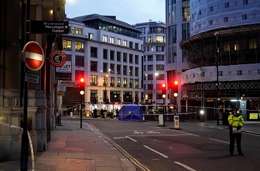 Tiga Orang Tewas dalam Penusukan di London