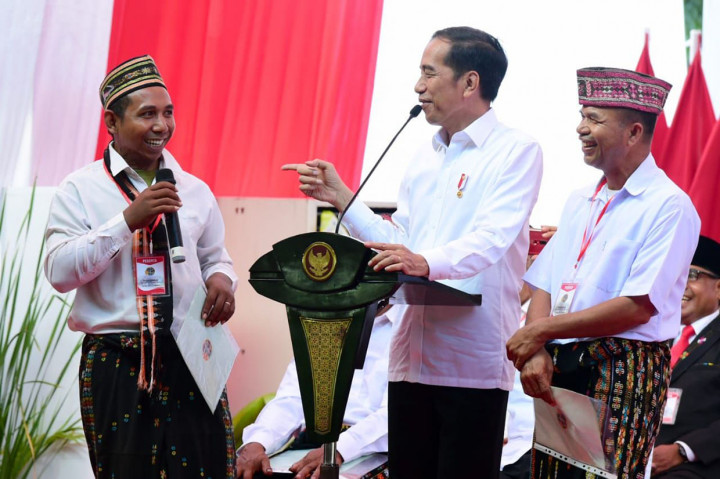 Presiden Serahkan 2.500 Sertifikat Tanah untuk Warga Manggarai Barat