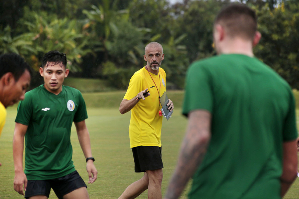 Eduardo Perez Pimpin Latihan Perdana PSS SLeman
