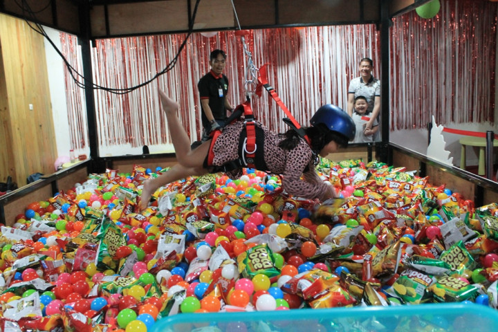 Sensasi Memilih Sendiri Hadiah di 'Mulut Hiu'