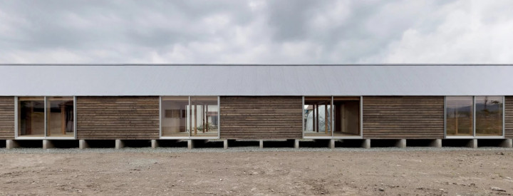 Rumah Sepanjang 50 Meter di Tengah Persawahan Jepang