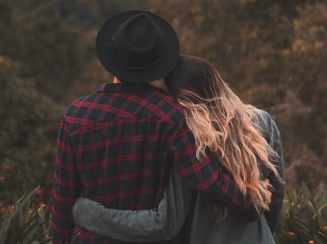 Mengapa Seseorang Tidak Suka Dipeluk?